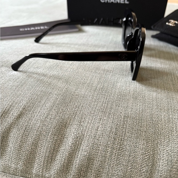 CHANEL Sunglasses. AUTHENTIC & POLARIZED. Black frame grey lenses. ❗️LIKE NEW ‼️ - Picture 7 of 11